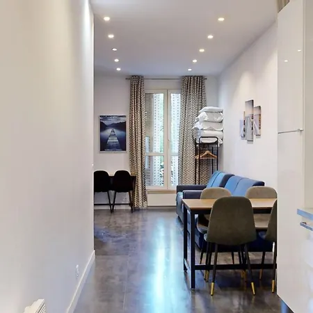 Bluestay 63 - Cozy, Centre Apartment *
